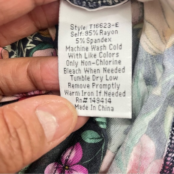 Johnny Was
The Janie Favorite Floral Puff Sleeve Top Size XL - Picture 11 of 14